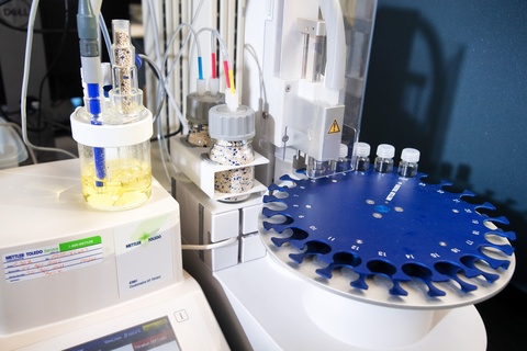 Image of centrifuge UI Pharmaceuticals lab